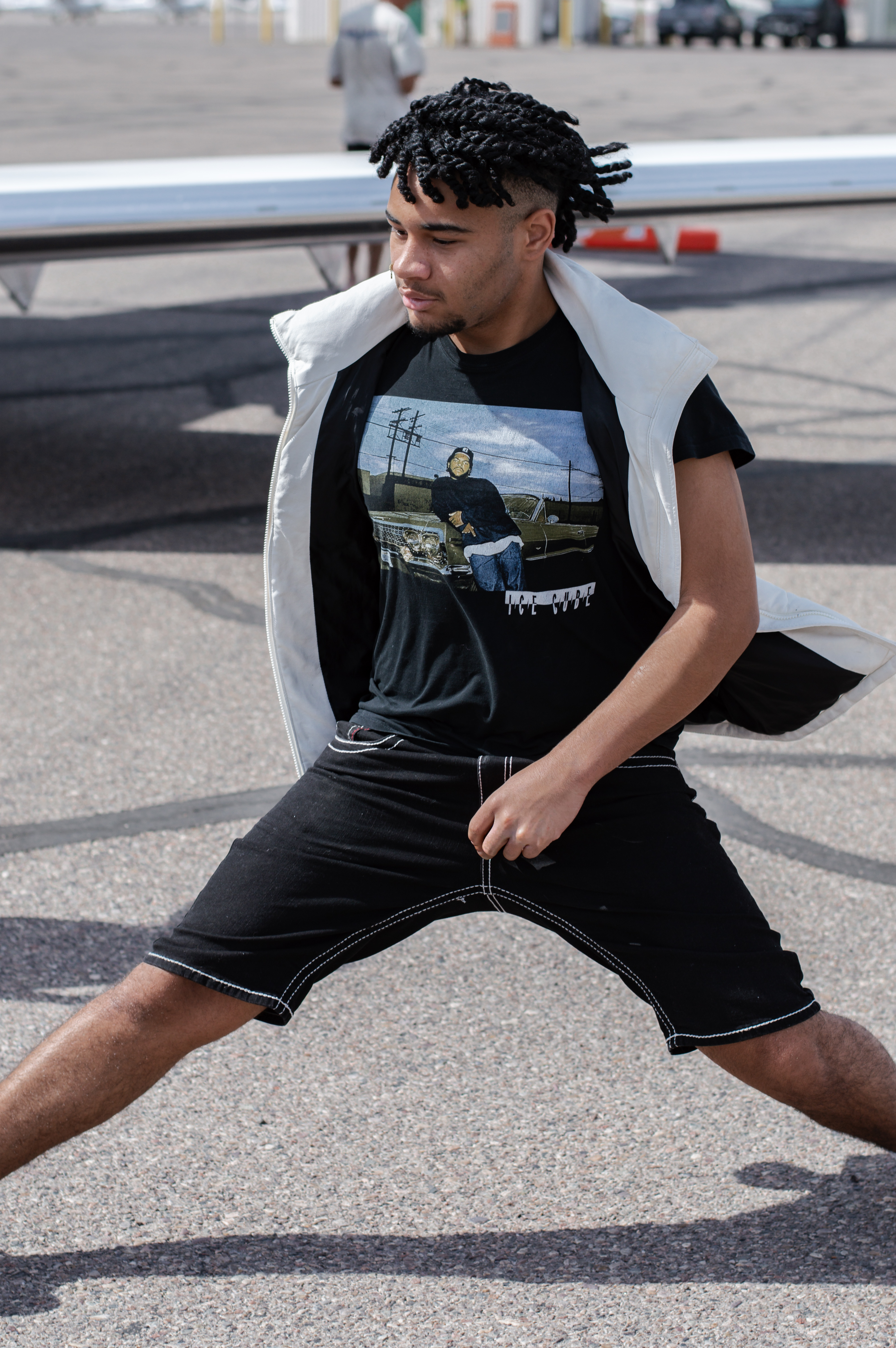 Matthias doing splits