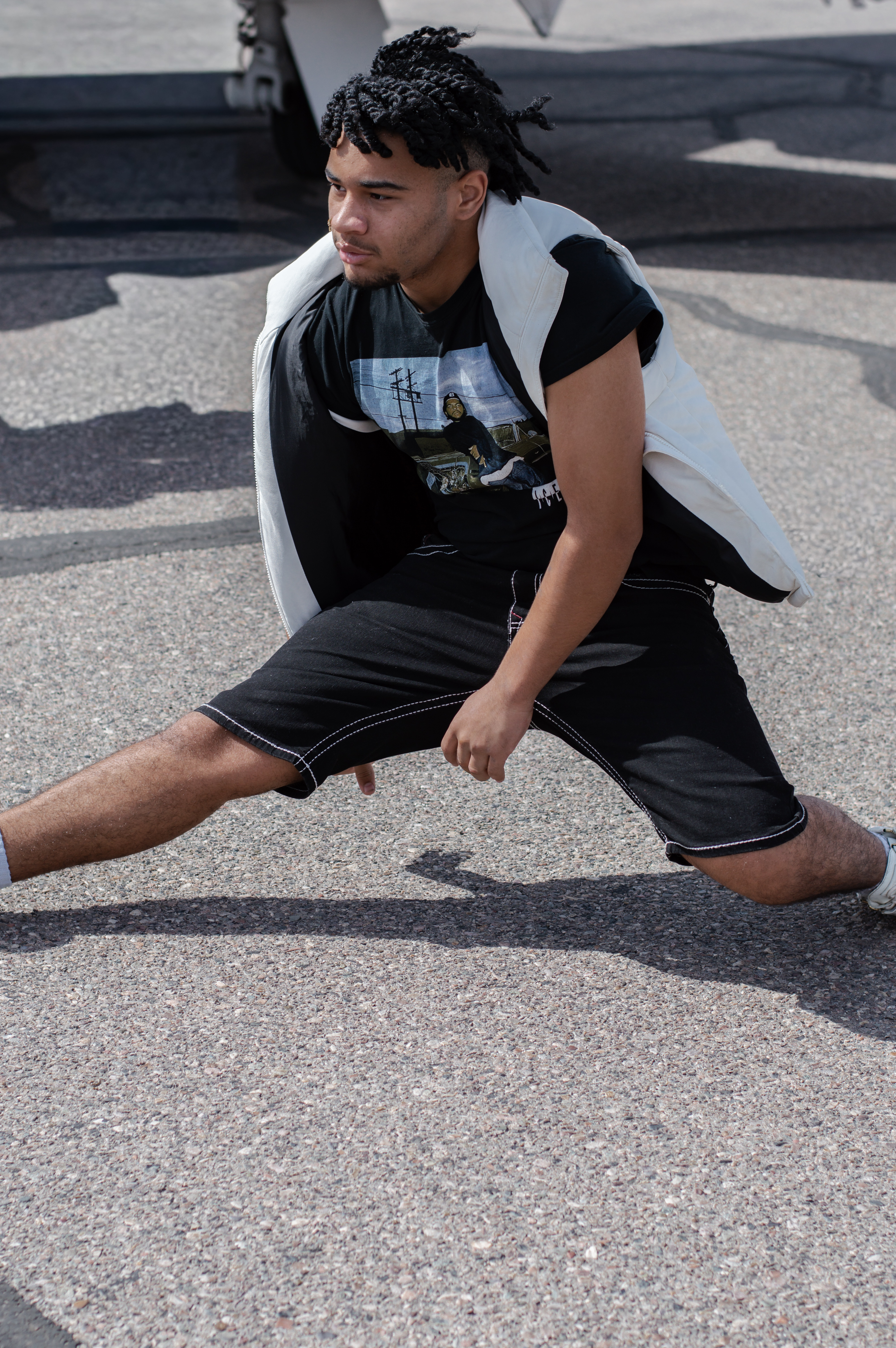 Matthias doing splits