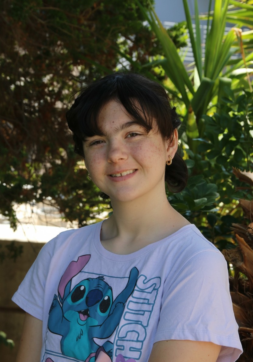 Isabella under a tree