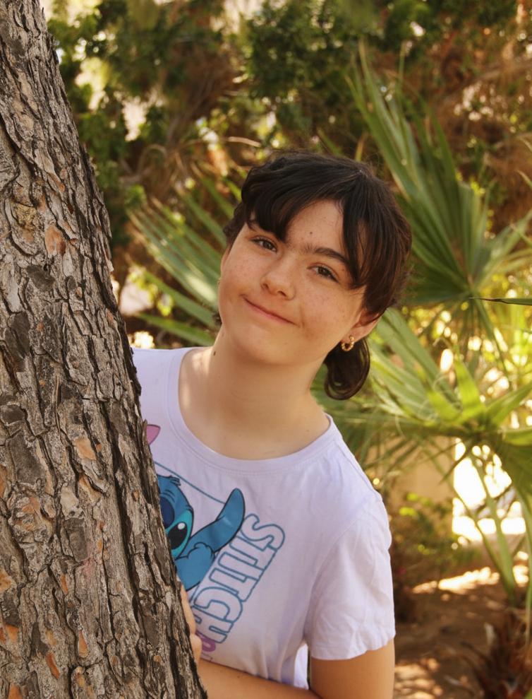 Isabella peek from behind a tree