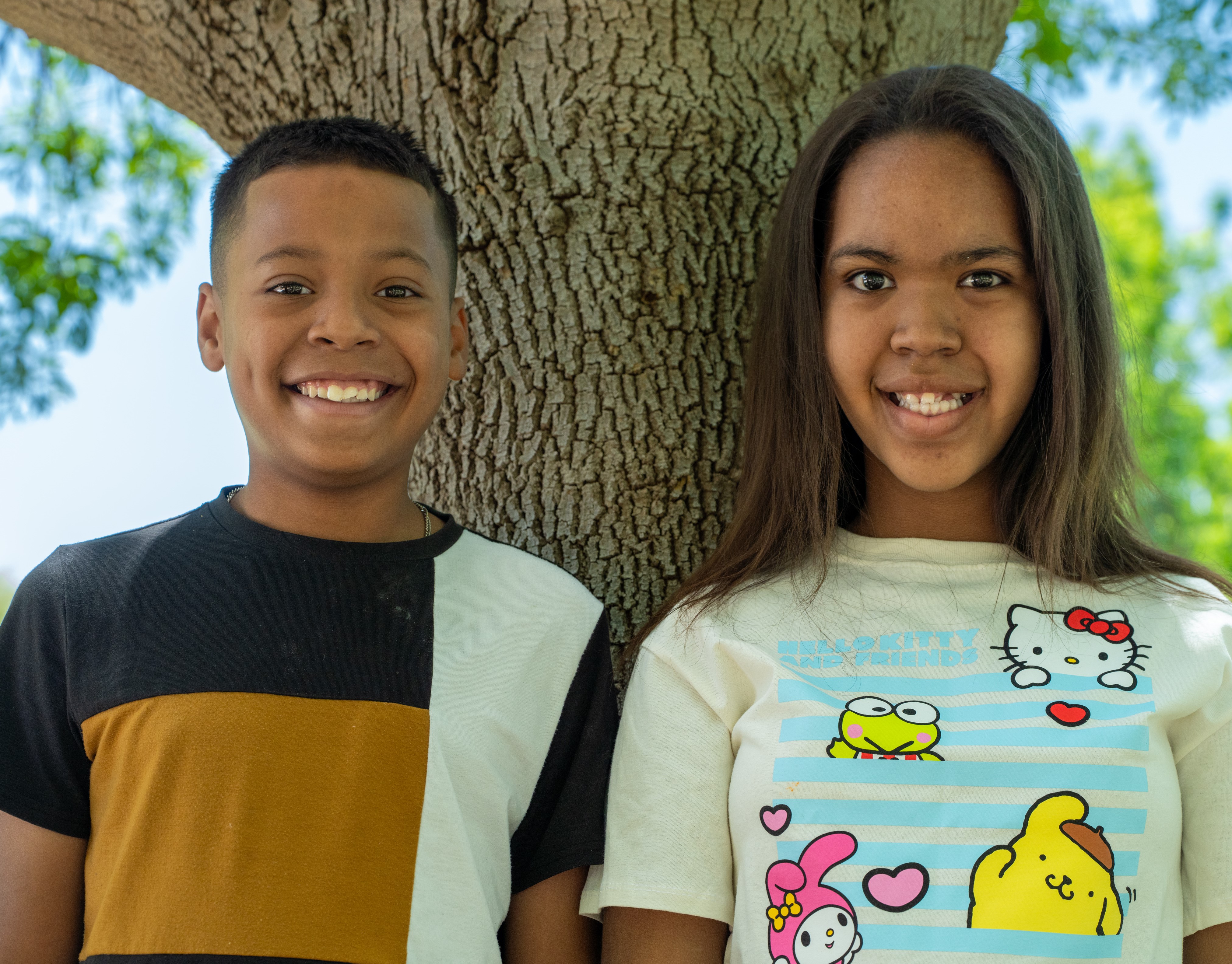 Rayne and Skylar by tree